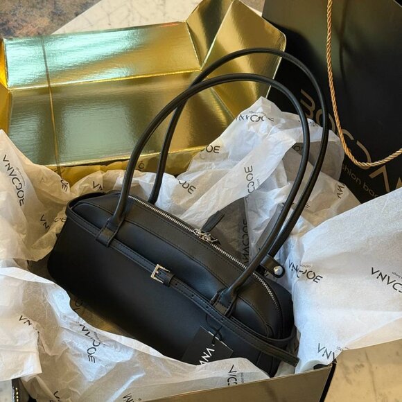 NOIR CLASSIQUE – Genuine Leather Shoulder Bag - Picture 2 of 16